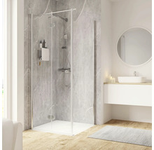 Salle de bain avec cabine de douche, lavabo et miroir
