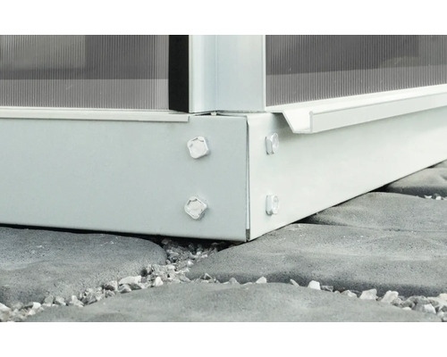 Vue détaillée d''une serre avec vis et fondation