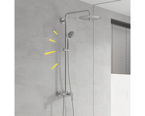 Système de douche avec douchette de tête et douchette à main dans la salle de bain