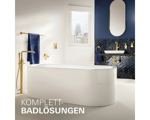 Solution de salle de bain complète avec baignoire, lavabo et robinetterie dans une salle de bain