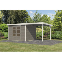 Abri de jardin avec annexe sur une surface pavée devant des arbres