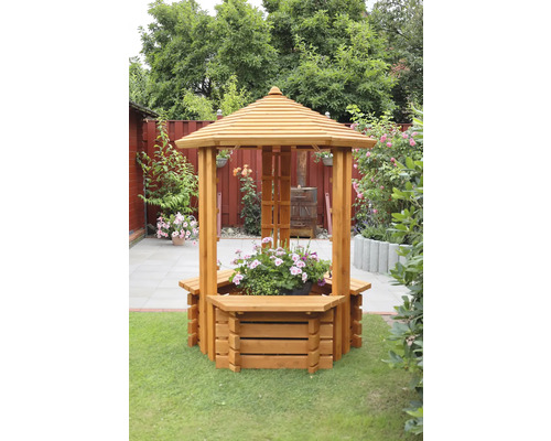 Pavillon en bois avec des plantations dans le jardin