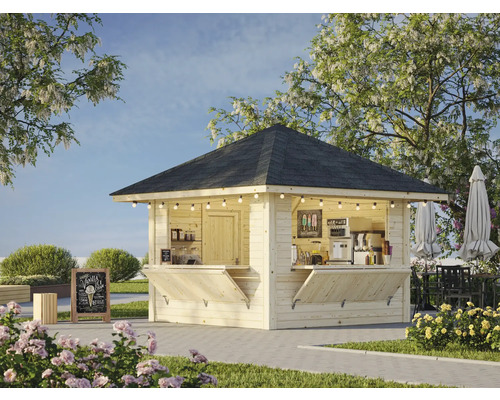 Kiosque de jardin en bois avec toit, volets ouverts et guirlande lumineuse dans un jardin