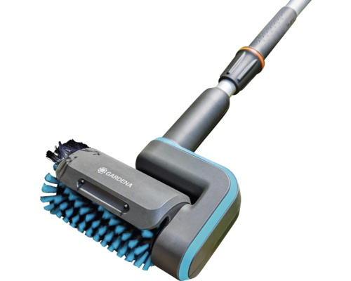 Brosse Gardena avec manche télescopique pour le nettoyage du jardin