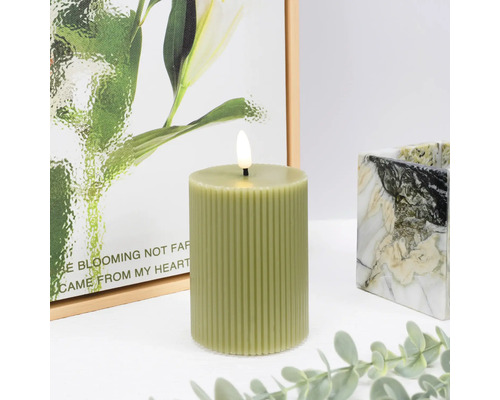 Dekorative LED Stumpenkerze mit gerillter Oberfläche