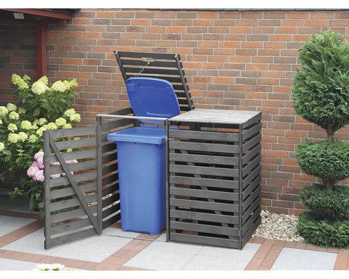 Cache-poubelle en bois avec poubelle et porte ouverte à l''extérieur