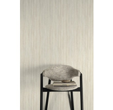 Papier peint intissé clair et structuré avec chaise