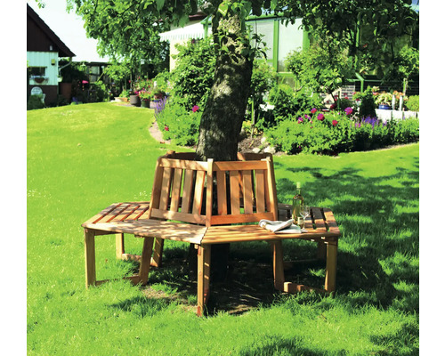Banc en bois autour d''un arbre dans un jardin avec pelouse