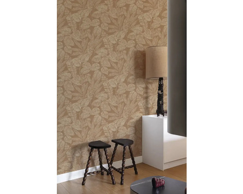 Espace de vie avec un papier peint mural à motif de feuilles