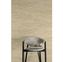 Décoration murale avec aspect pierre naturelle et chaise