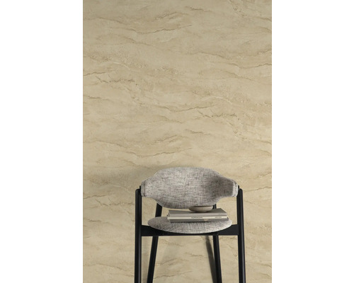 Décoration murale avec aspect pierre naturelle et chaise