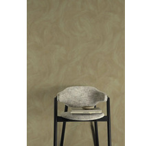 Conception murale avec spatule vénitienne et chaise