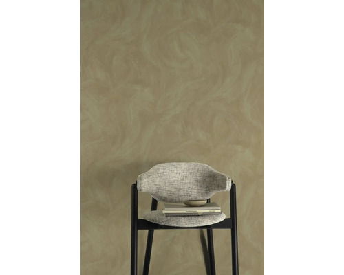 Conception murale avec spatule vénitienne et chaise