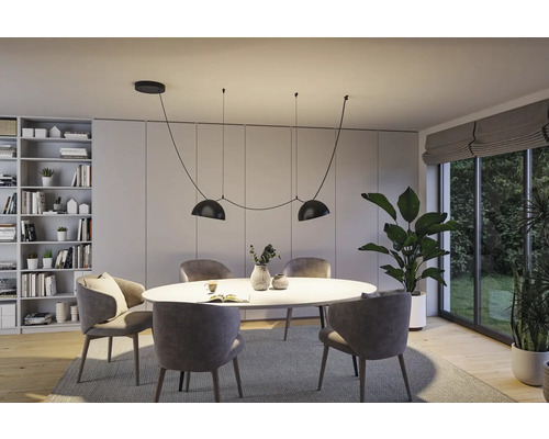 Salle à manger avec table à manger, chaises et suspension