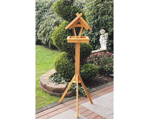 Mangeoire en bois avec support dans le jardin