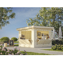 Stand de vente en bois avec comptoirs rabattables dans un environnement de jardin.
