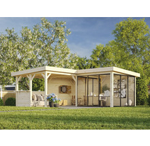 Maison de jardin en bois avec terrasse et façade en verre dans le jardin