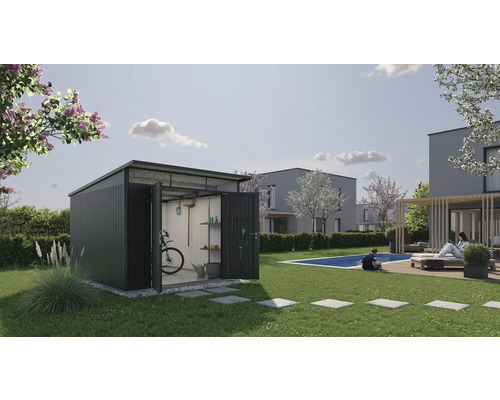 Gartenszene mit Gerätehaus, Pool und entspannenden Personen