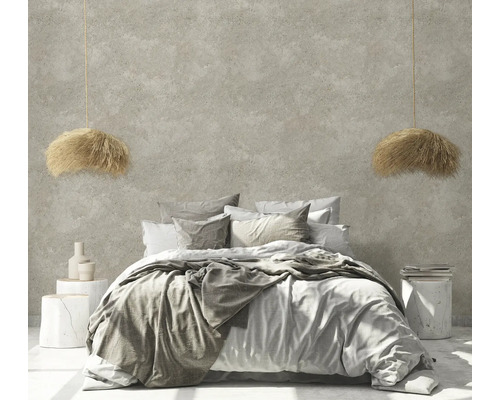 Chambre à coucher avec lit, oreillers, couverture et deux lampes