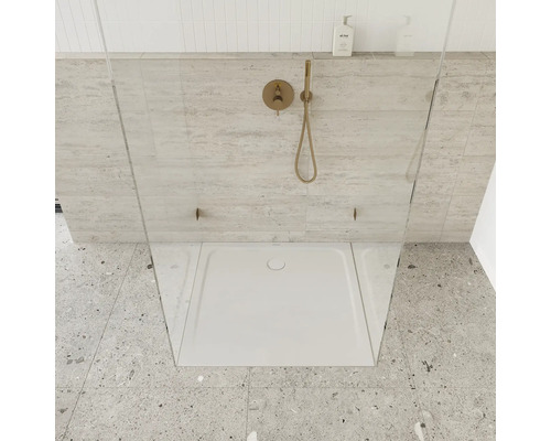 Douche plain-pied avec receveur et robinetterie de douche