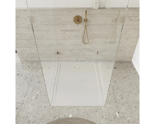 Douche à l''italienne avec receveur de douche et robinetterie de douche