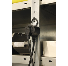 Adaptateur de prise pour fixation sur une étagère
