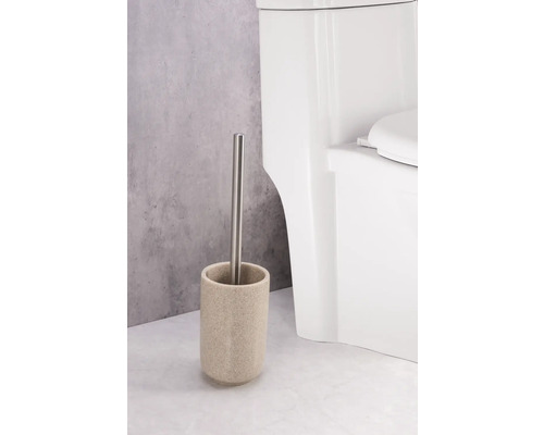 Toilettenbürste mit Halter neben einer Toilette