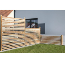 Holzsichtschutzzaun im Gartenbereich