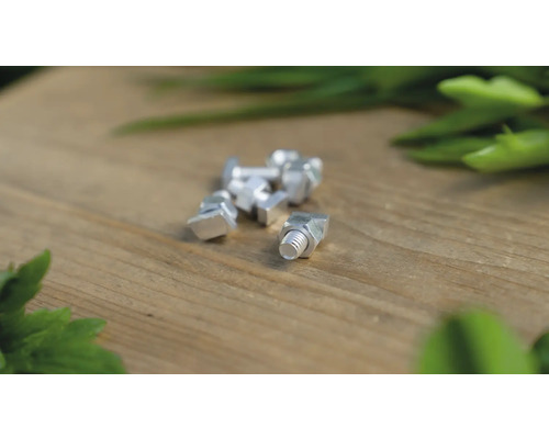 Boulons à tête hexagonale sur fond en bois