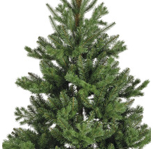 Gros plan sur un arbre de Noël artificiel