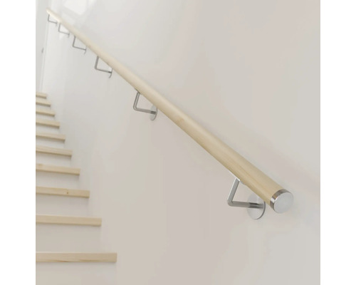 Main courante en bois sur un mur à côté d''un escalier avec des supports métalliques