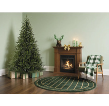 Scène de Noël avec sapin de Noël, cadeaux, cheminée et fauteuil