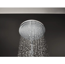 Regendusche mit laufendem Wasser