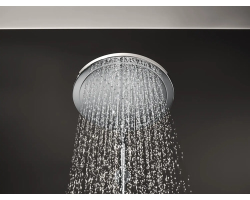 Regendusche mit laufendem Wasser