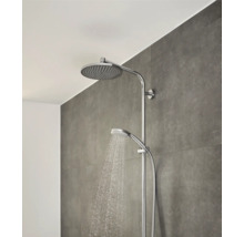 Duschsäule mit Kopf- und Handbrause im Badezimmer