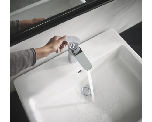 Mitigeur monocommande sur lavabo avec eau courante