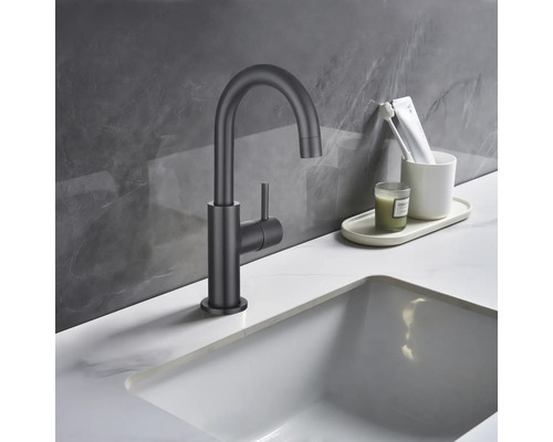 Waschtischarmatur mit Einhebelmischer auf einem Waschtisch