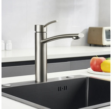 Küchenarmatur aus Metall mit Spüle