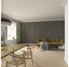 Salon avec panneaux muraux en bois, table à manger, chaises et canapé jaune