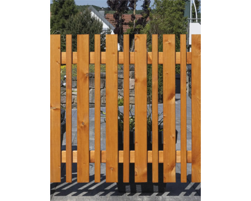 Holzzaun mit vertikalen Latten für den Garten