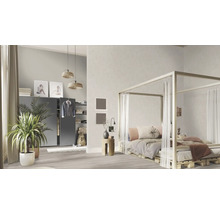 Chambre avec lit à baldaquin, armoire et plantes d''intérieur pour une atmosphère claire et ordonnée