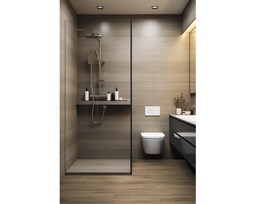 Salle de bains avec douche, toilettes et lavabo