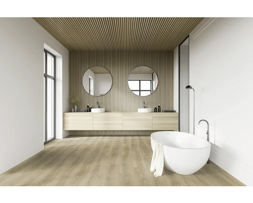 Salle de bain moderne avec double vasque, miroirs ronds, baignoire îlot et panneaux en bois