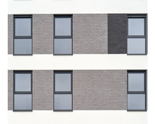 Fassade mit mehreren Fenstern in einem Wohnhaus