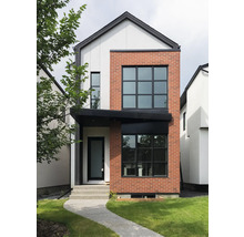 Vue d''une maison moderne à deux étages avec façade en briques et en crépi