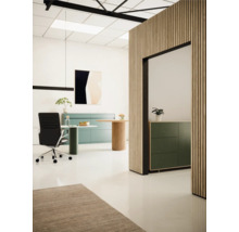 Bureau lumineux avec bureau, chaise de bureau, commode et panneaux muraux