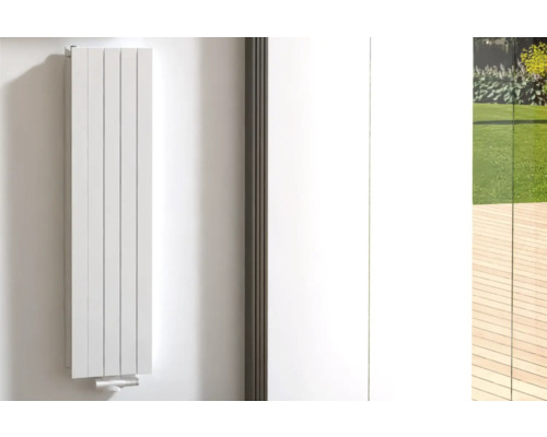 Designheizkörper ROTHEIGNER PANEL 1400 x 366 mm weiß Anschluss Mittig unten Flacher Heizkörper an einer Wand montiert