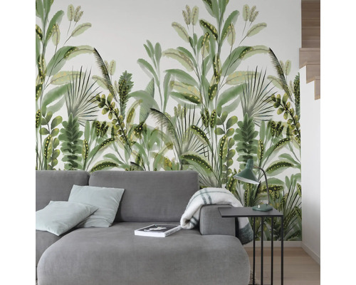 Salon avec papier peint photo motifs de jungle