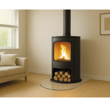 Poêle à bois avec bûches dans le salon