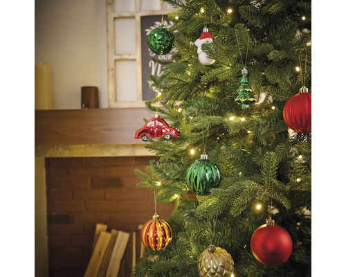 Arbre de Noël décoré avec des boules et des figurines